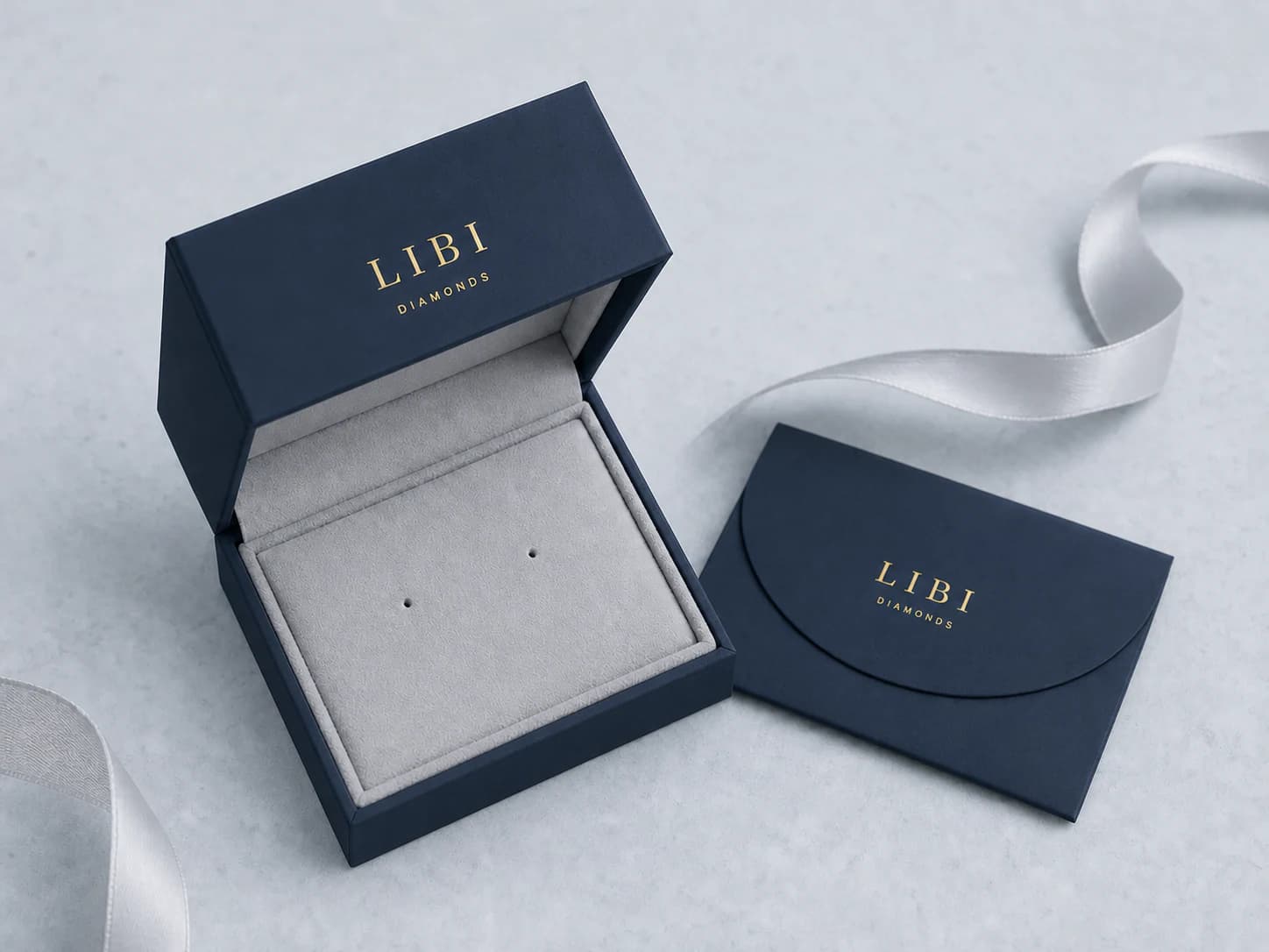 אריזת עגילים LIBI DIAMONDS בכחול חצות עם מגש זוגי בגוון פלטינה