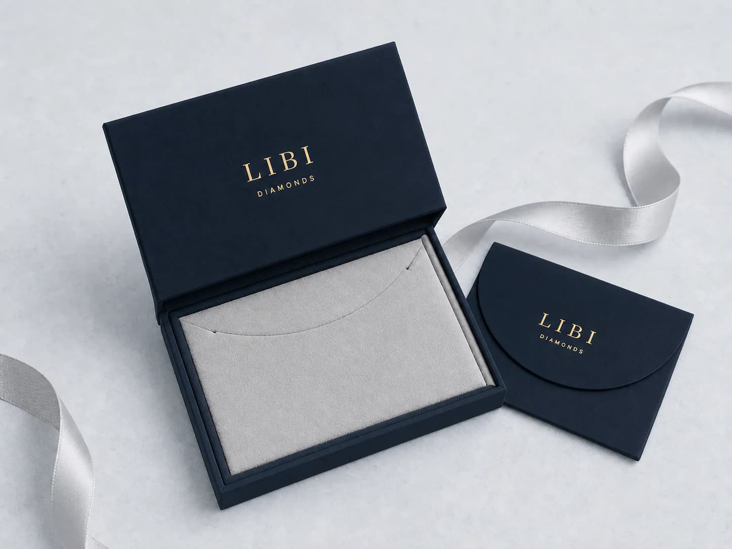 אריזת שרשרת LIBI DIAMONDS בכחול חצות עם מגש בגוון פלטינה